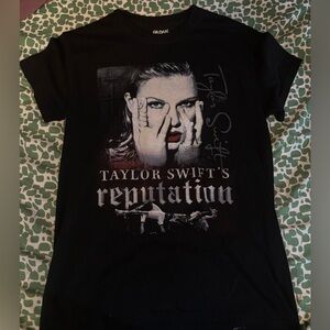 Gildan Black Taylor Swift Graphic Tee
